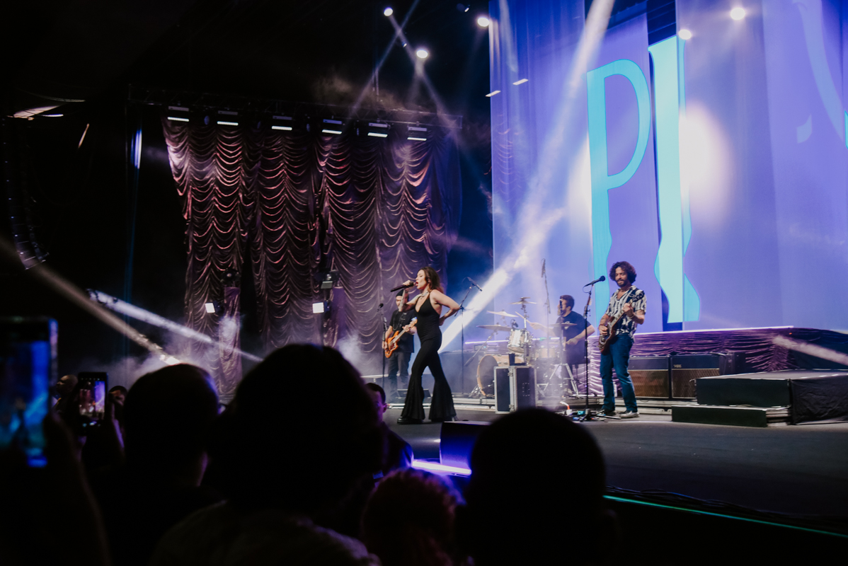 https://livesessions.liveimages.com.br/wp-content/uploads/2023/10/Pitty-Qualistage-RJ-06.10-23.jpg