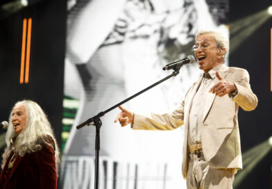 Caetano e Bethânia emocionam fãs em show esgotado em SP