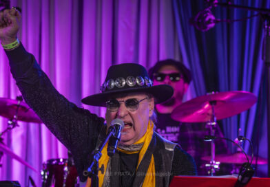 Banda Made in Brazil dá aula de rock em São Paulo