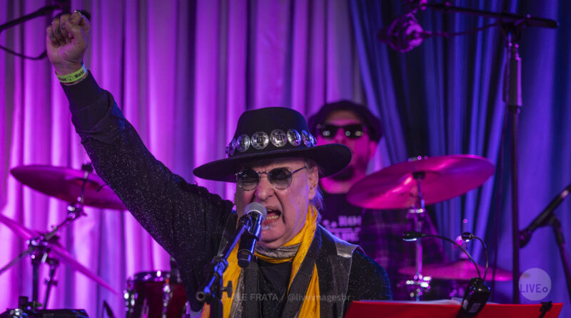 Banda Made in Brazil dá aula de rock em São Paulo