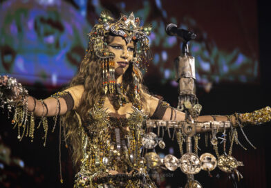 Marina Sena apresenta a turnê “Coisas Naturais” em São Paulo