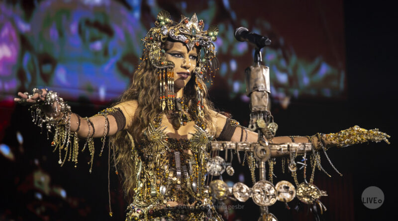 Marina Sena apresenta a turnê “Coisas Naturais” em São Paulo
